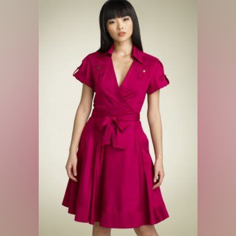 Diane Von Furstenberg Size 6 Iconic Aria Wrap Dress with Pockets